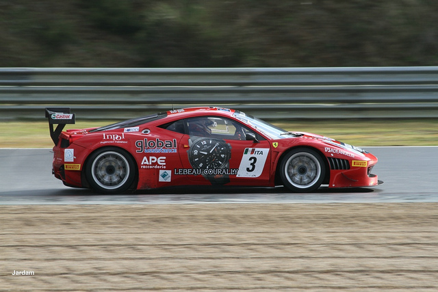 Ferrari wins as FIA GT1 title hots up