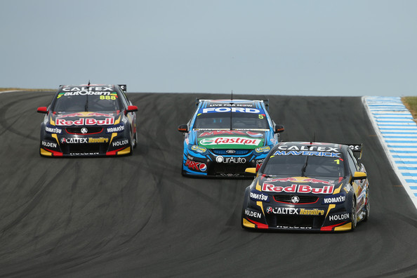 Lowndes keeps title alive with brilliant win in Phillip Island finale