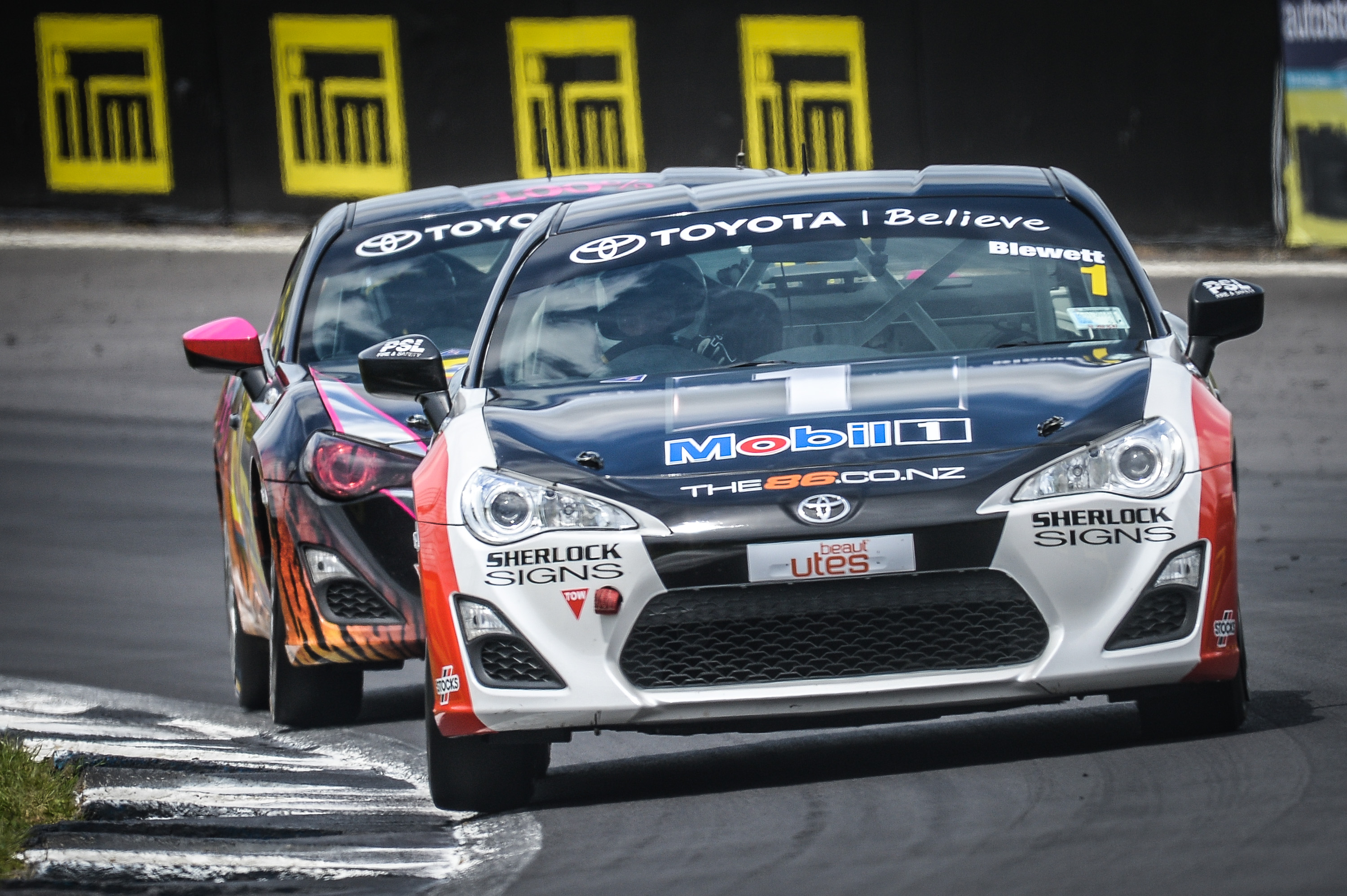 Blewett dominates crash-marred Toyota 86 opener at Pukekohe